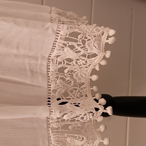 Democracy Sleeveless White Lacy Top - Picture 3 of 10